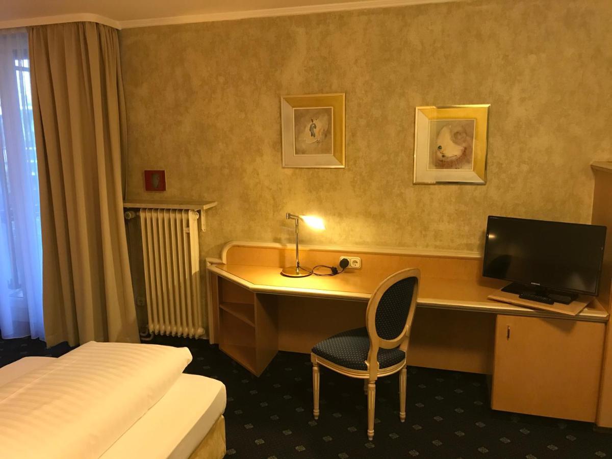 Quarto com 2 Camas de Solteiro