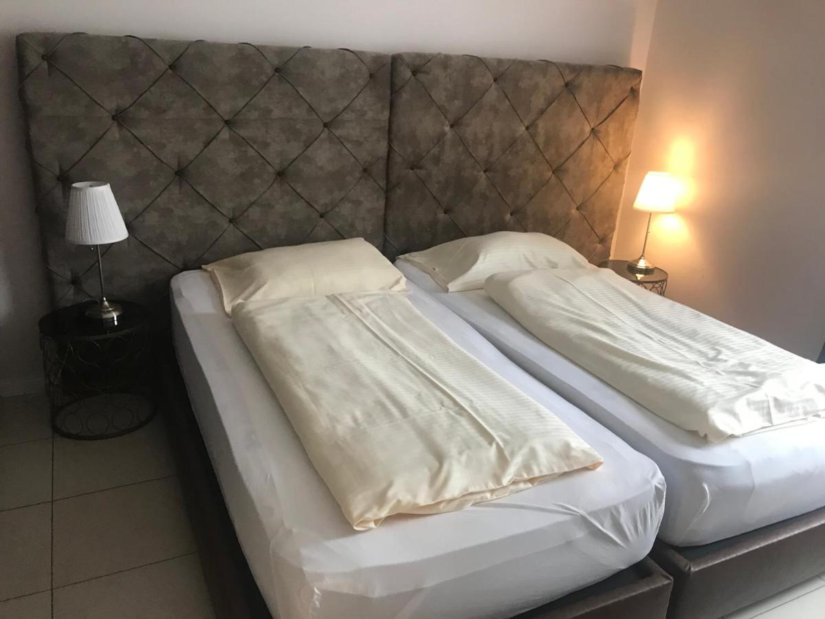 One-Bedroom Apartment,1047717058:JPEG