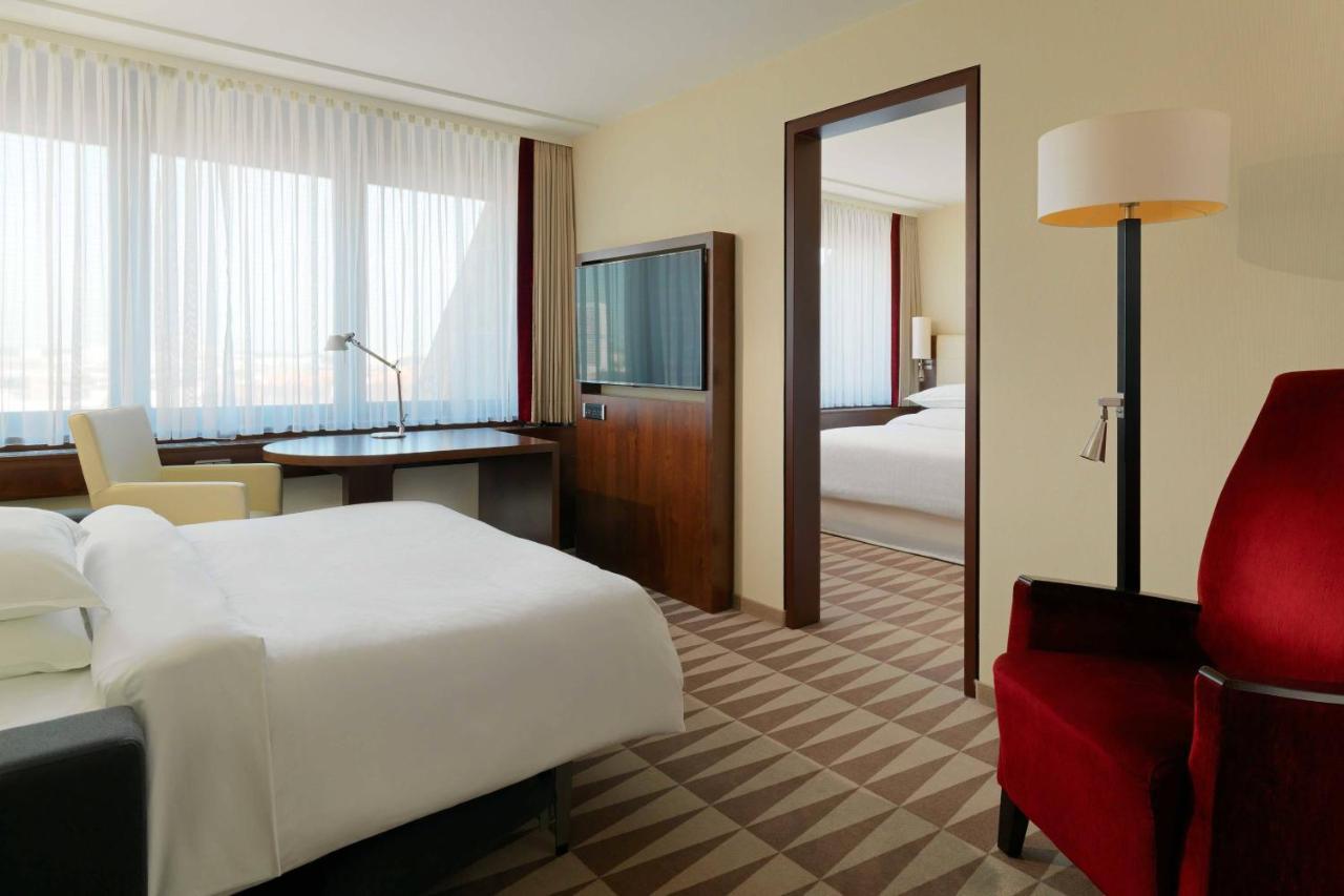 Executive Suite Club Lounge Access