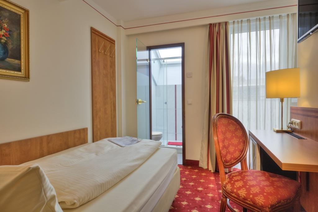 Single Room,535581123:JPEG