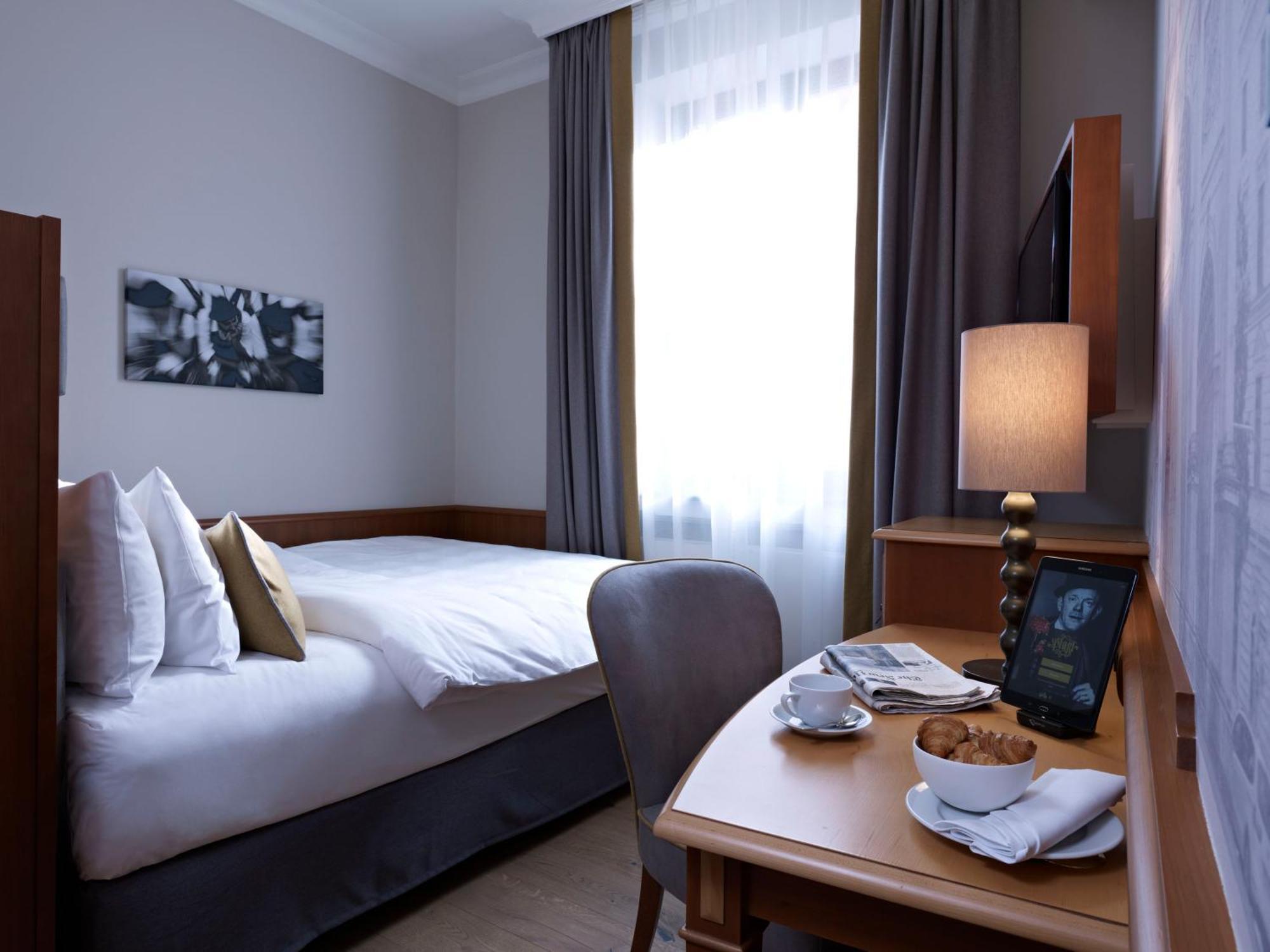 Standard Queen Room