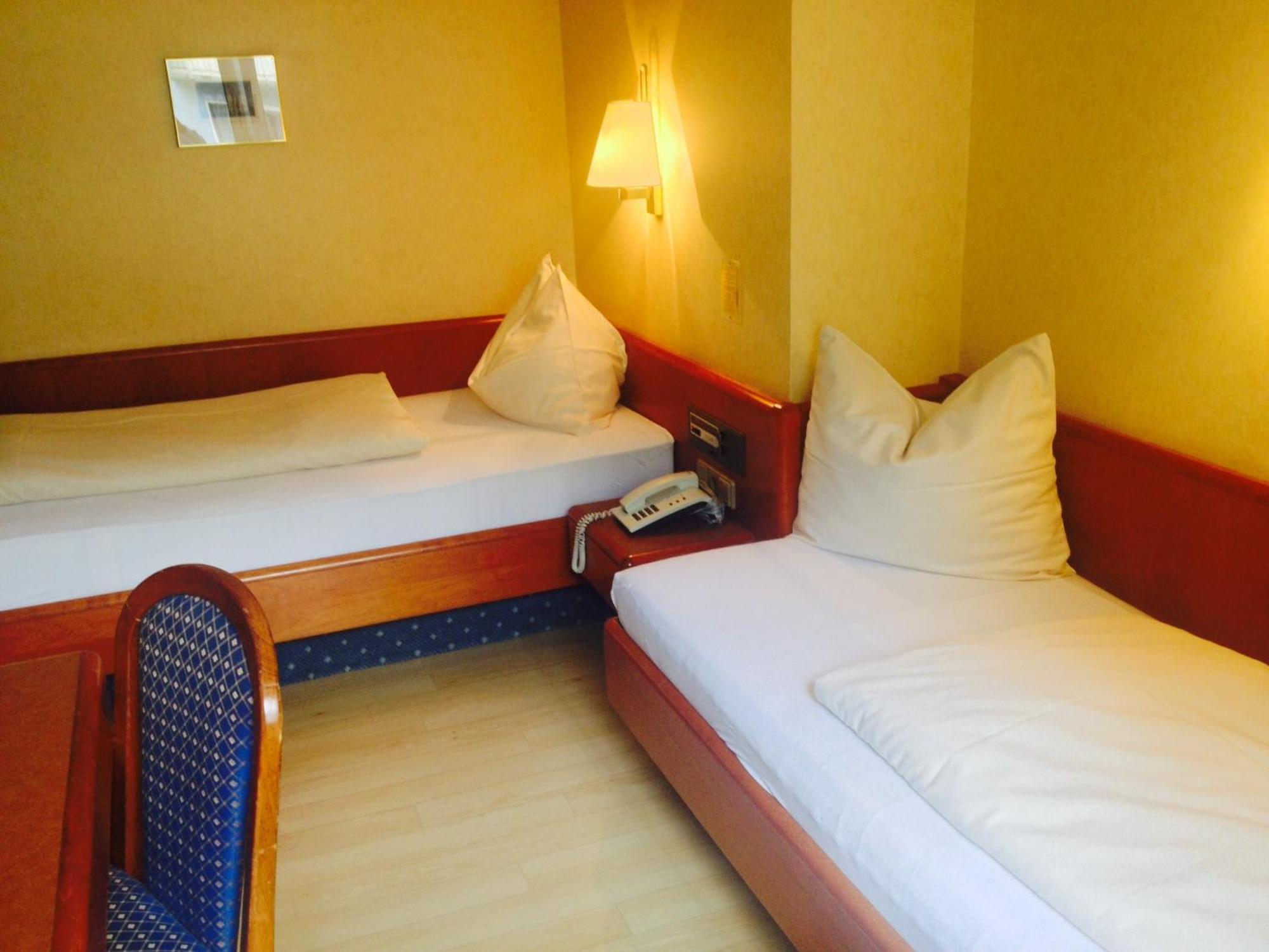 Twin Room,1698848876:JPEG