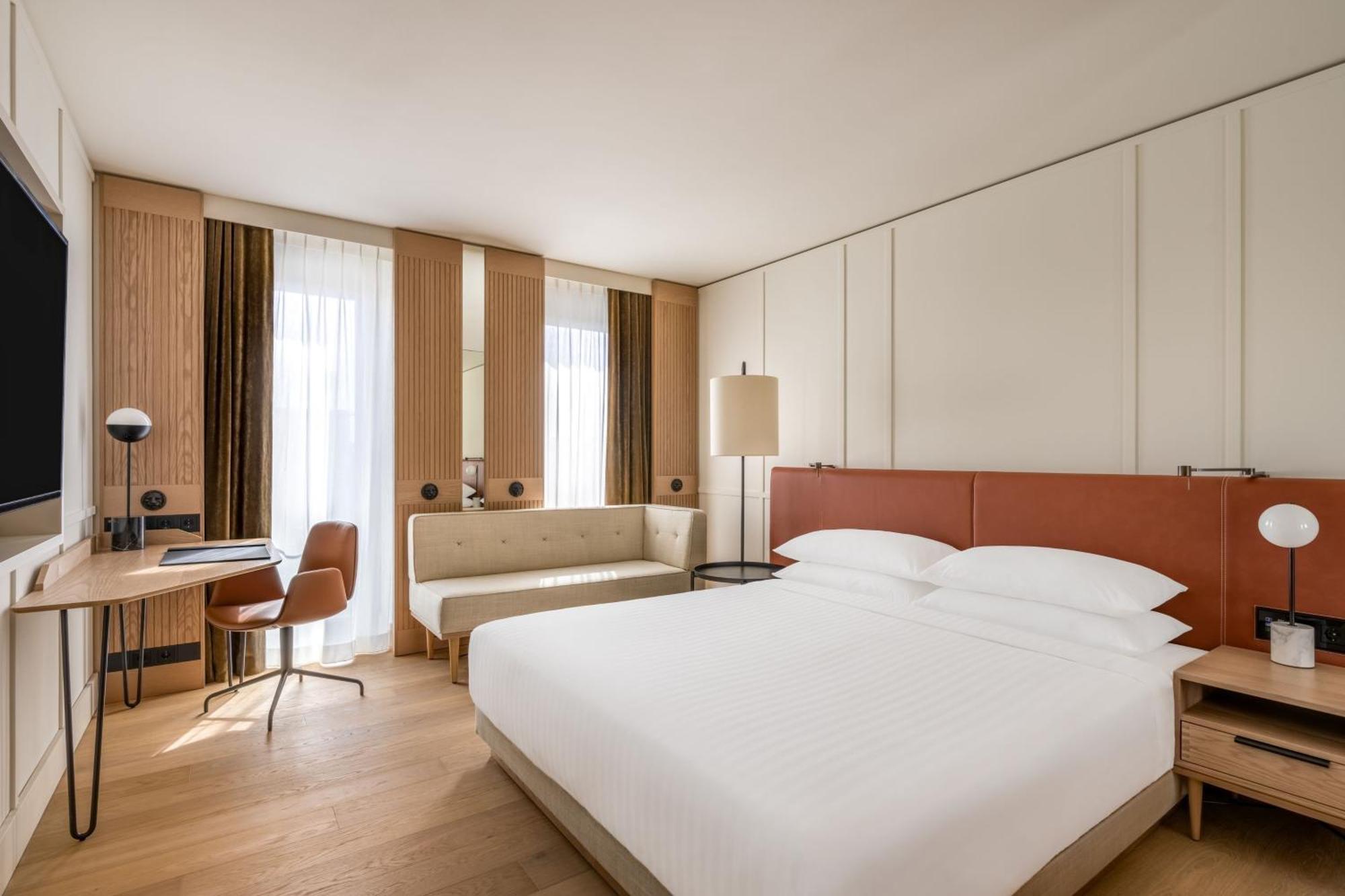Executive King Room - Club Lounge Access