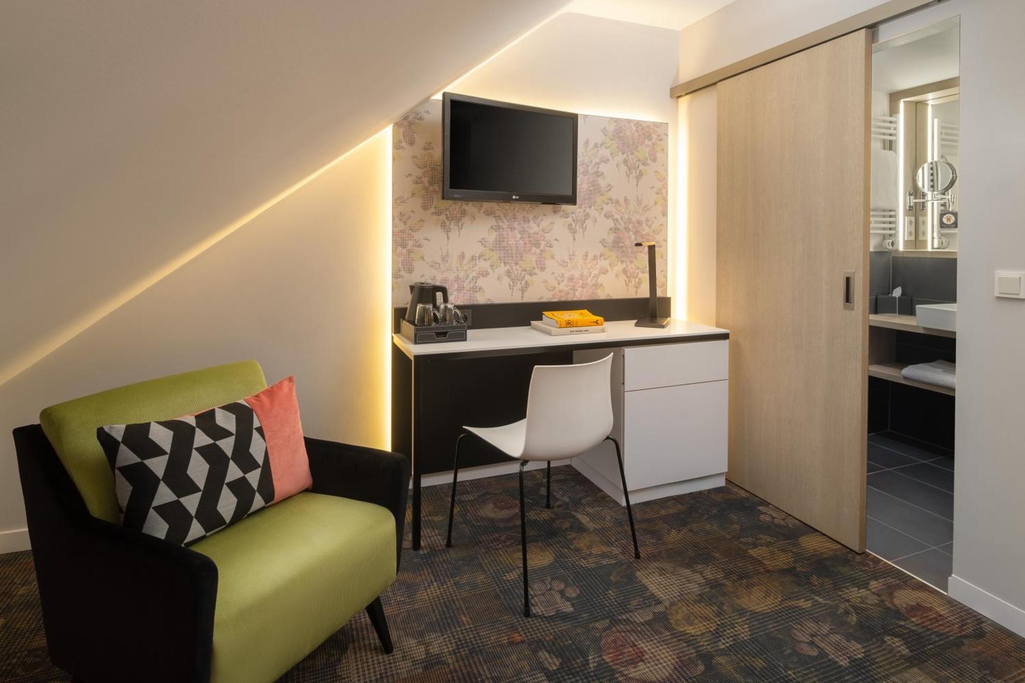 Double Room City side