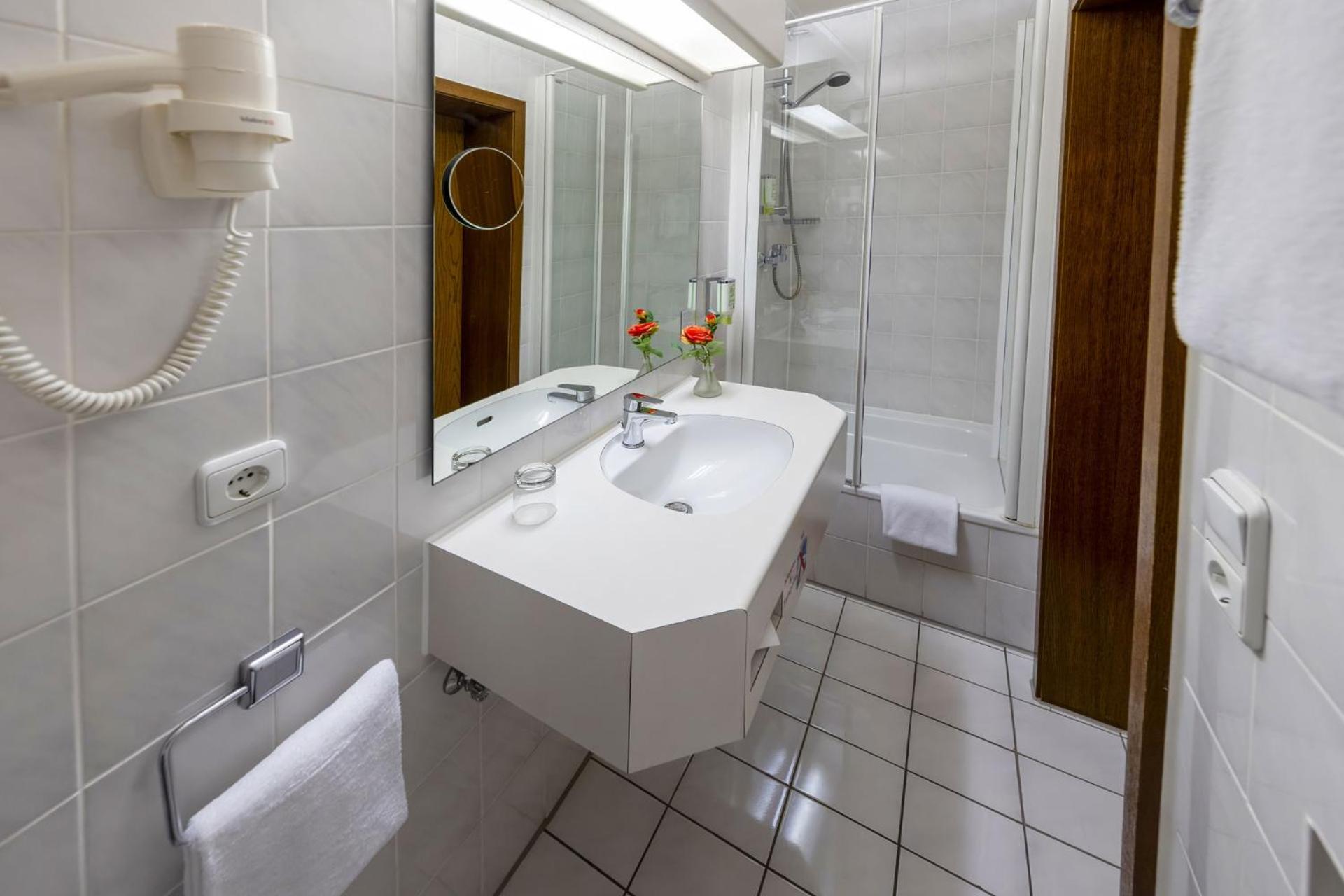 Quarto com 2 Camas de Solteiro