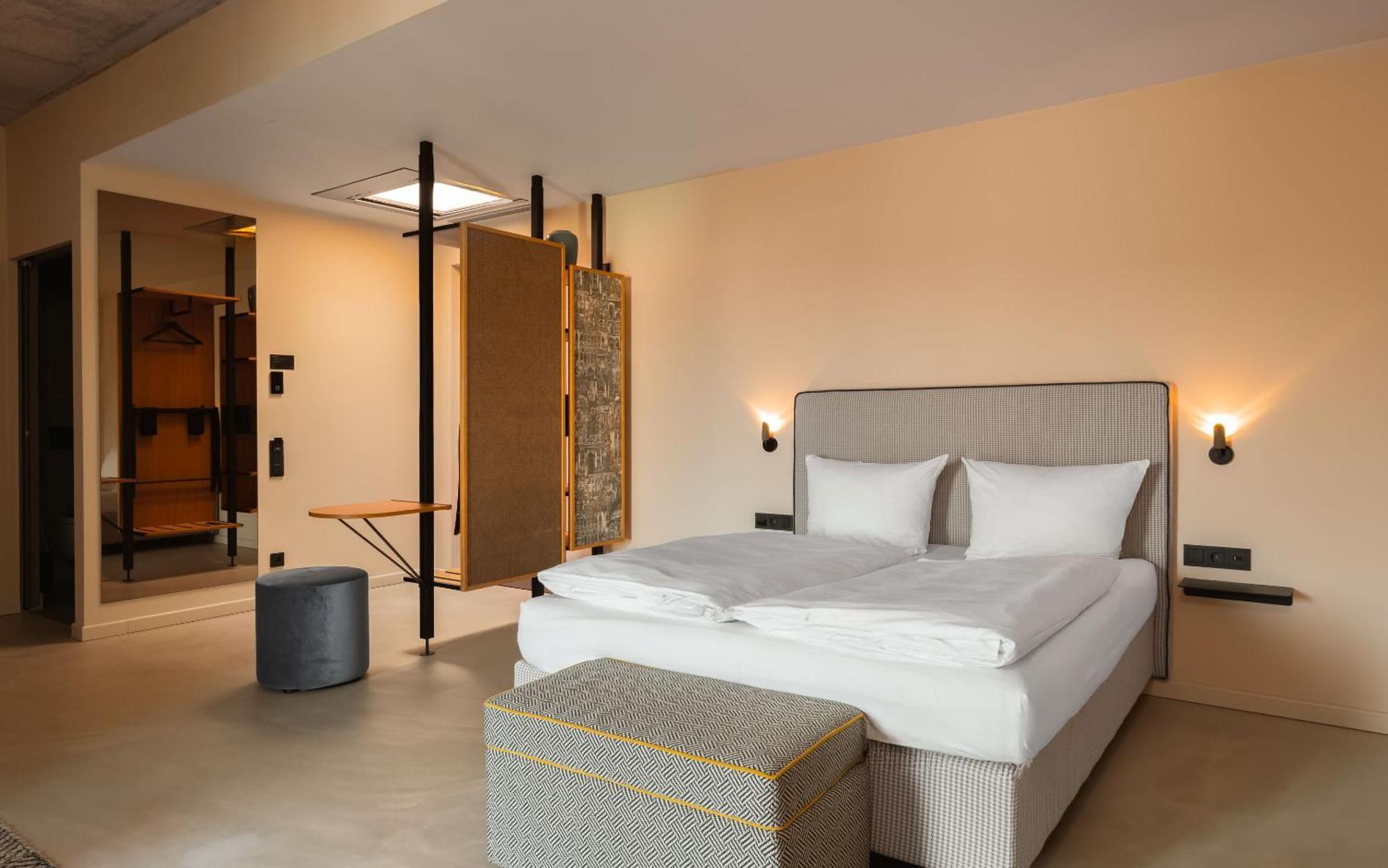 Comfort Queen Room