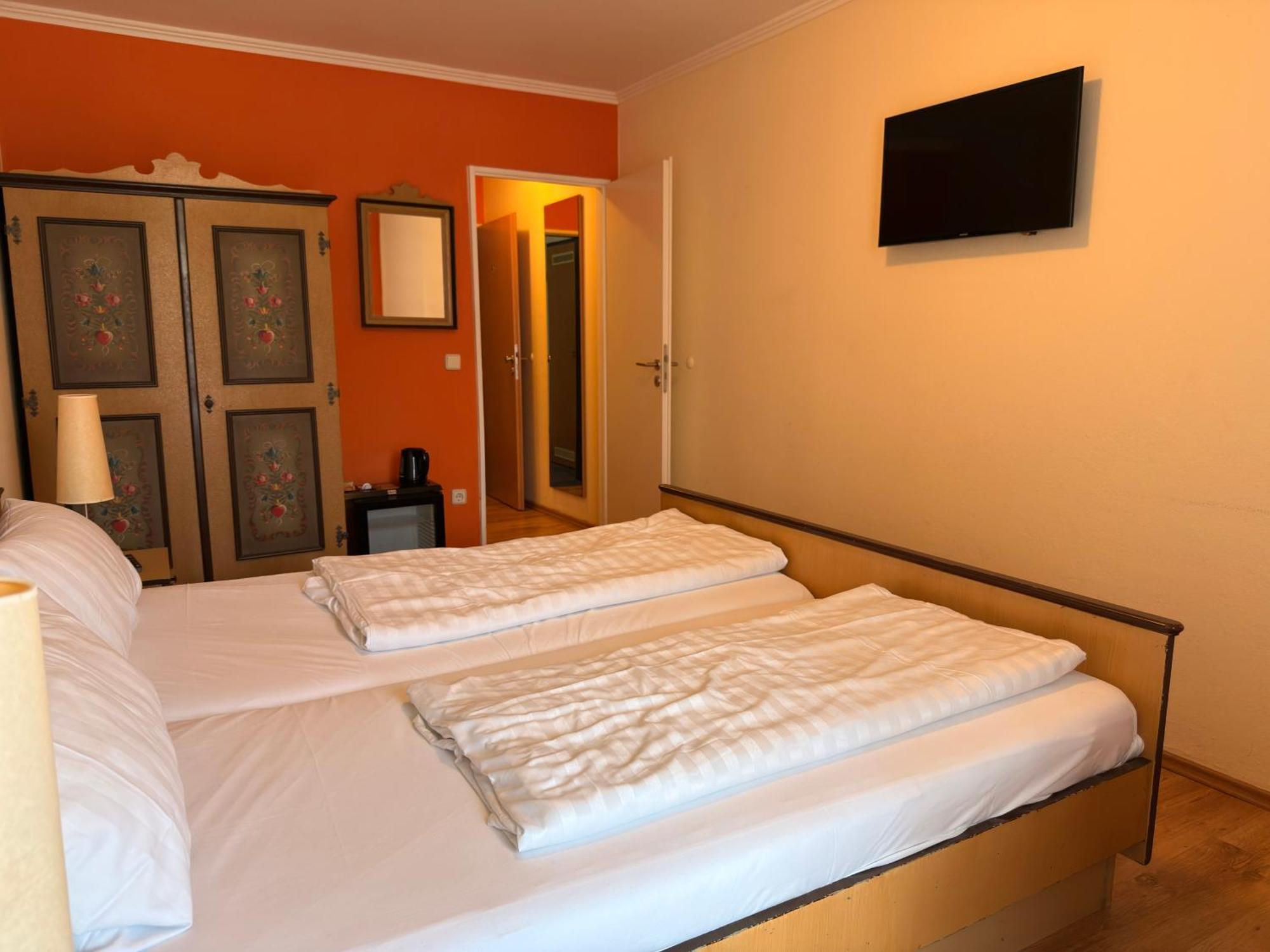 Double Room,1758269538:JPEG