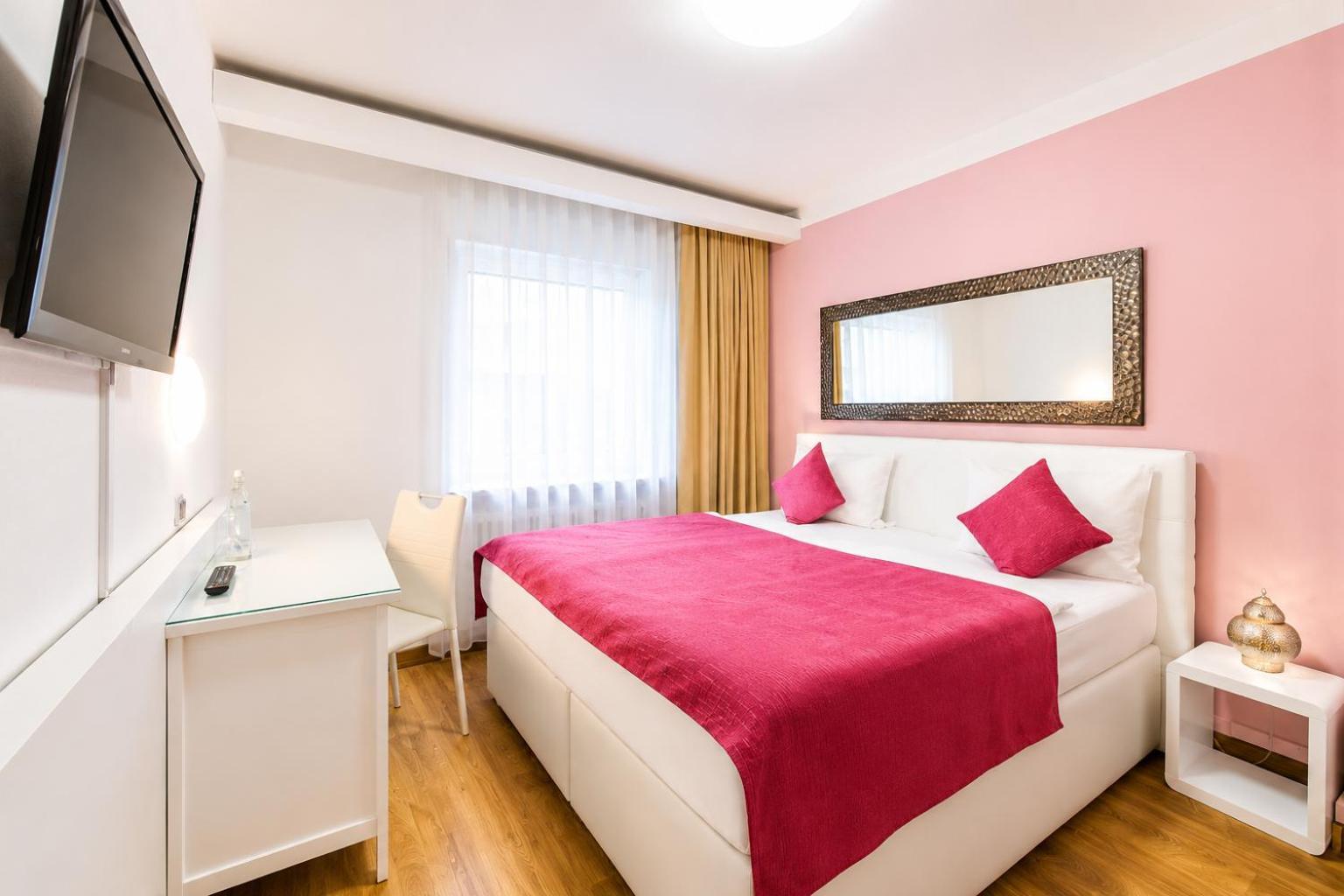 Quarto Econômico com Cama de Casal ou 2 de Solteiro