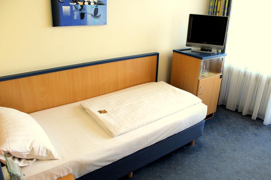 Standard Single Room,257541093:JPEG