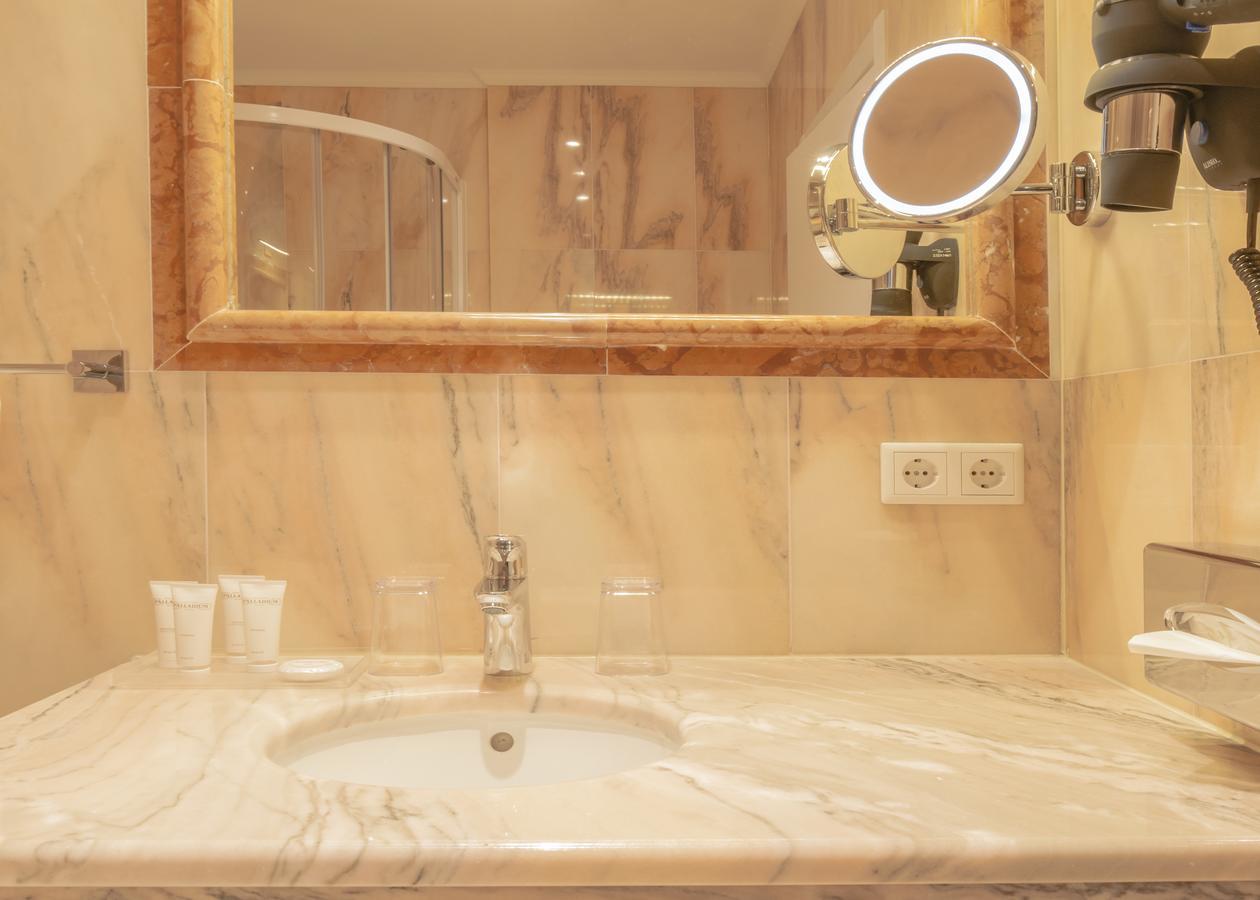 Standard Single Room,573556284:JPEG