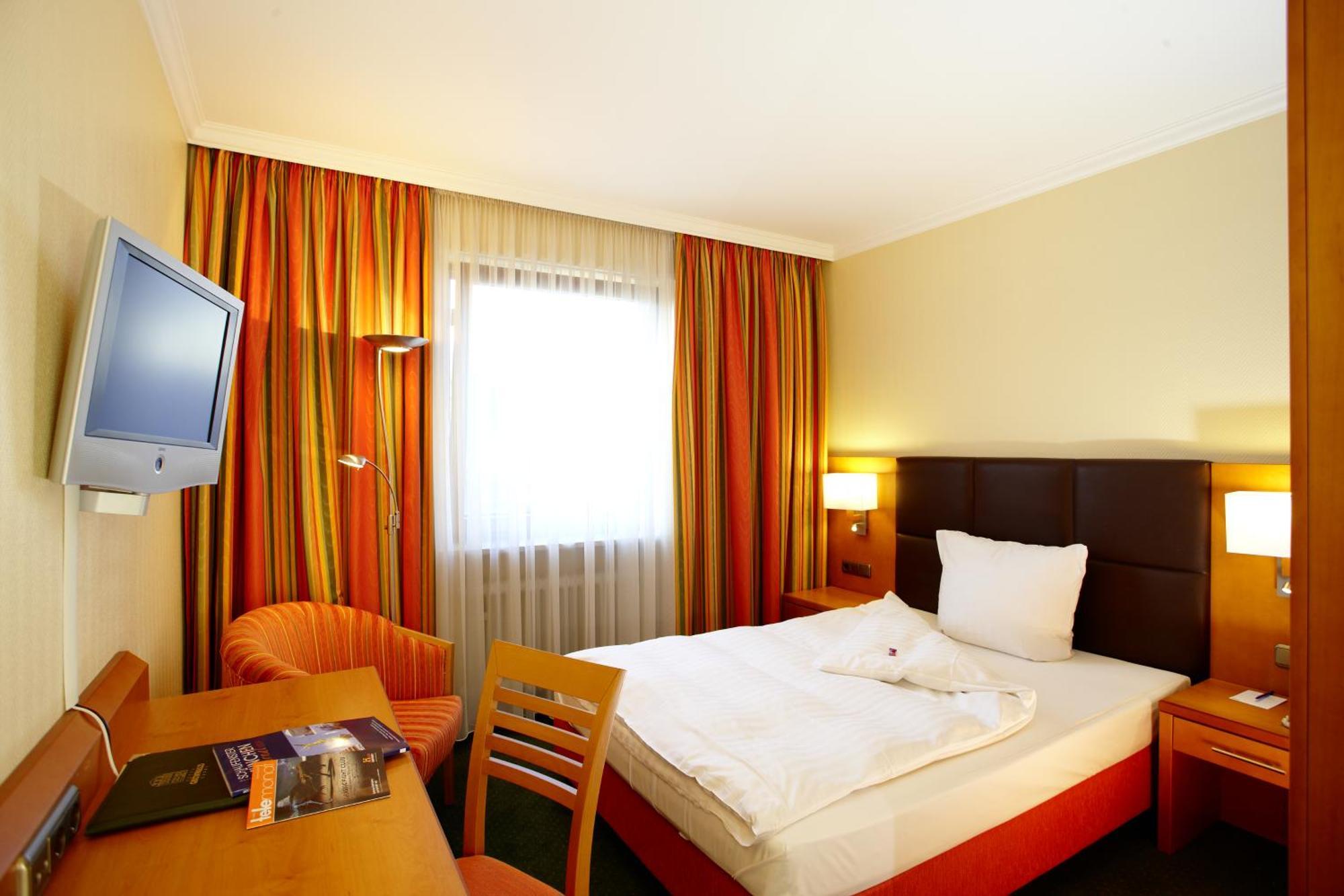 Single Room,711675613:JPEG