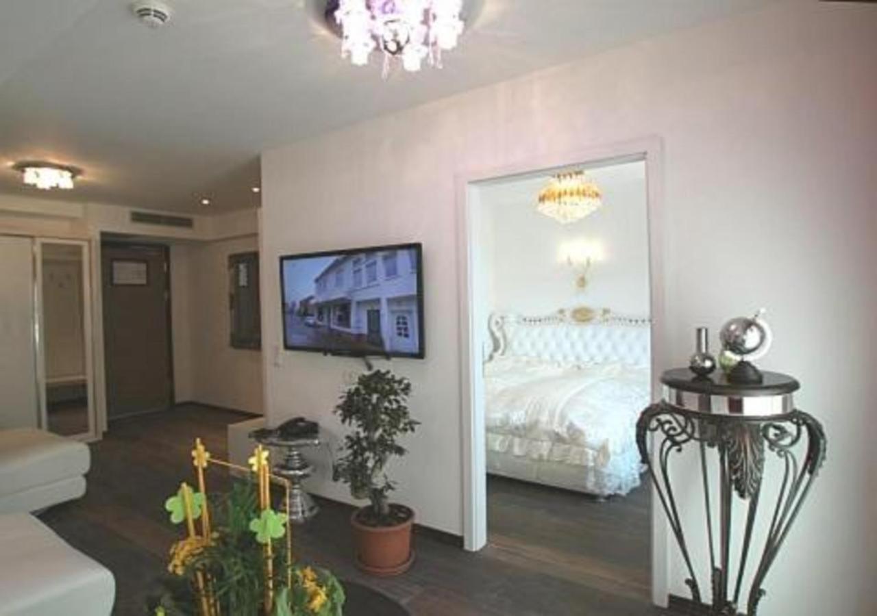 Luxe Suite