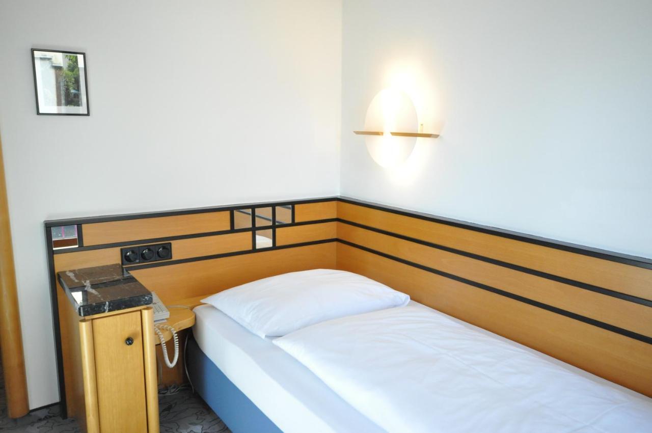 Single Room,1548749590:JPEG