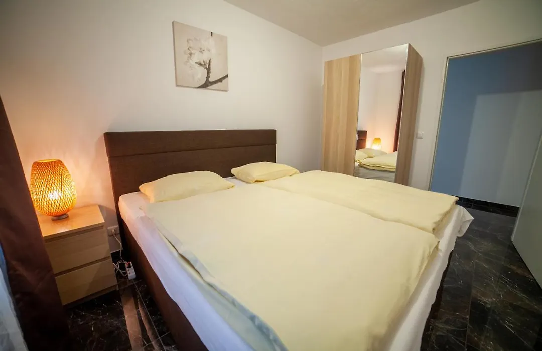 Beautiful 2-Bedroom-Apartment Near Olympiapark-1