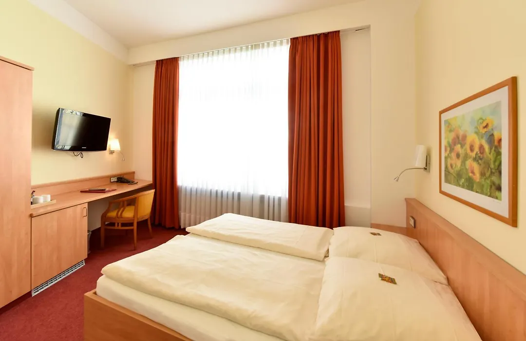 Hotel Adria Muenchen-1