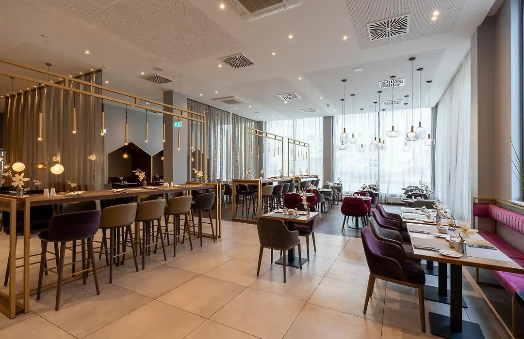 Plaza Premium Munchen-1