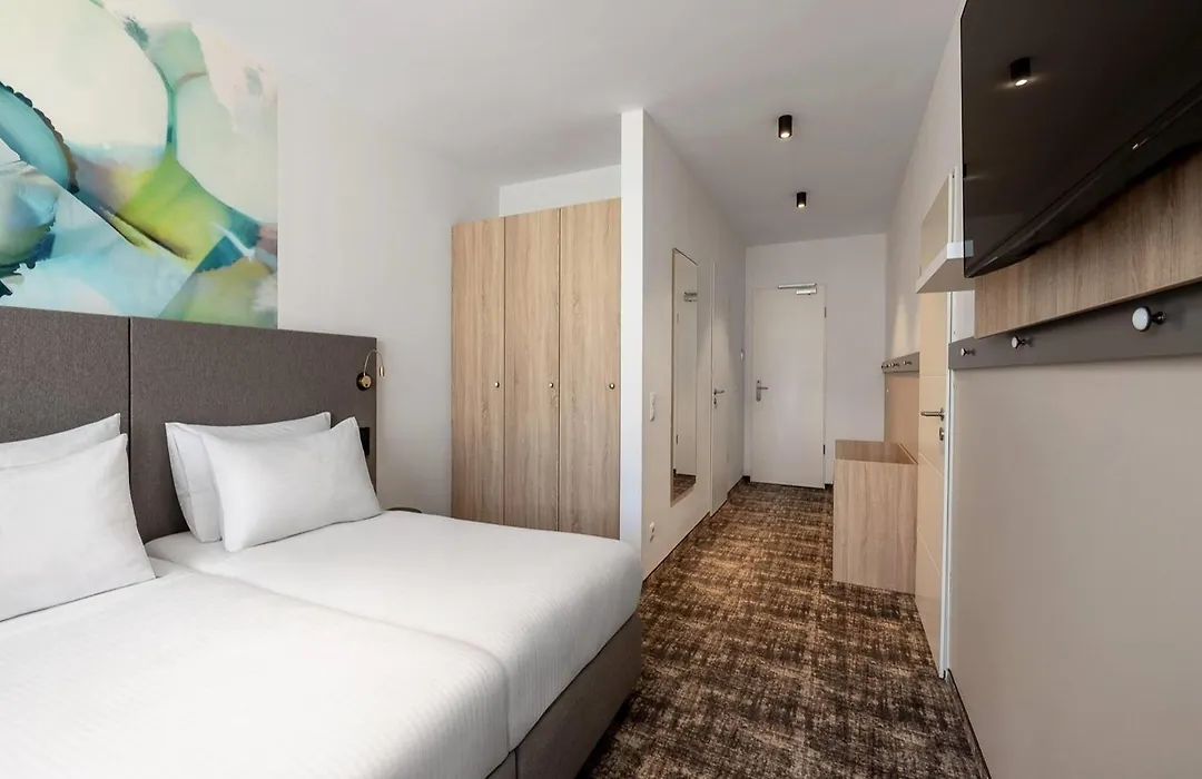 Wyndham Garden Munich Messe-1