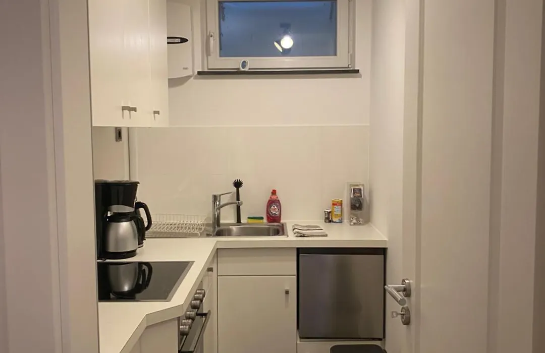 Helle Souterrainwohnung Mit Komfort-1