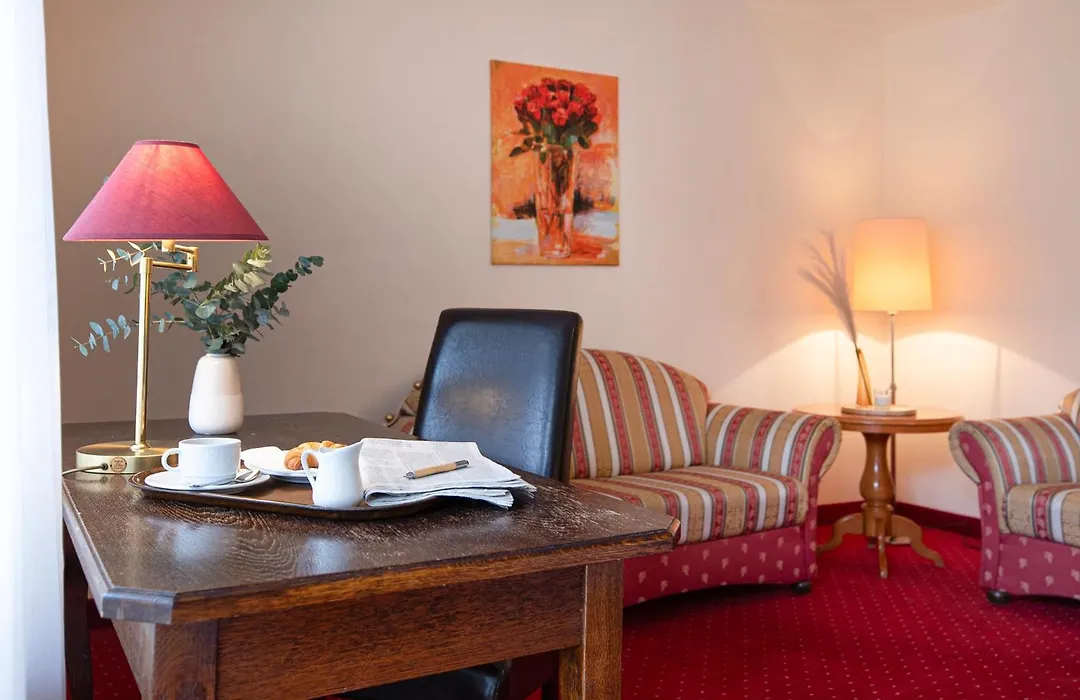 Hotel Biederstein Am Englischen Garten-1