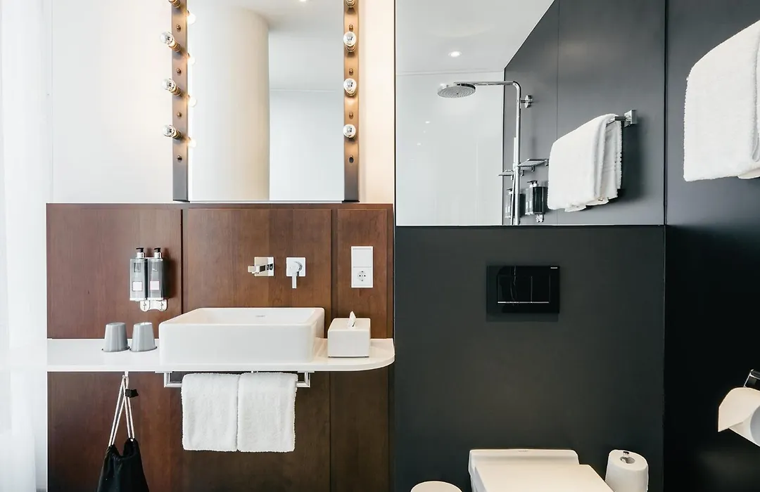 Ruby Lilly Hotel Munich By Ihg-1
