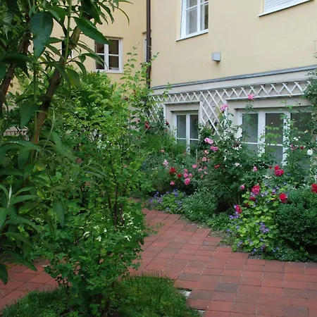 Artist Residence Schwabing-3