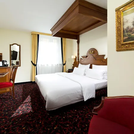 King'S Hotel First-2