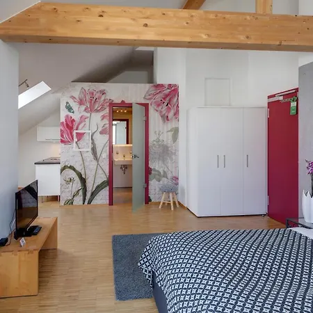 Sunny - Apartments In Laim-3