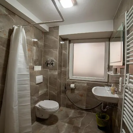 Beautiful 2-Bedroom-Apartment Near Olympiapark-2