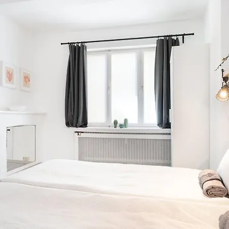 2 Bedroom Top Floor Apartment Direct On Marienplatz-2