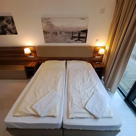 Jezza Apart Suite-2