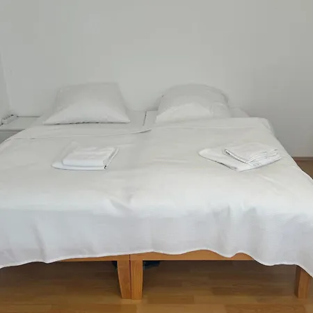 Top Central Munich 1-Room Perfect Flat-2