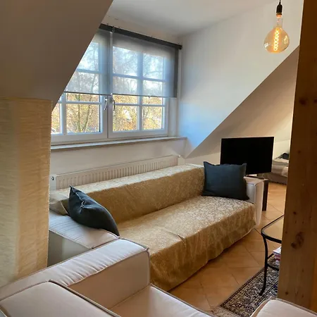 Helle und ruhige Dachgeschosswohnung-2