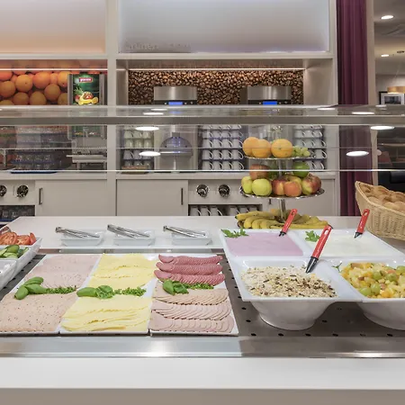 Hampton By Hilton Munich City West-2
