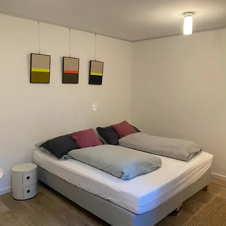 Helle Souterrainwohnung Mit Komfort-3