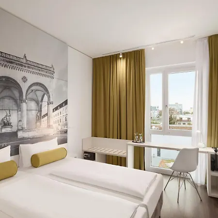 Super 8 By Wyndham Munich City North-3