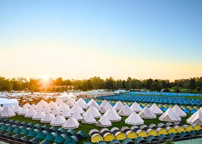 Oktoberfest Wiesn Camp Lodge Monaco di Baviera