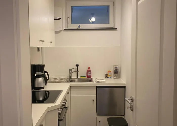 Helle Souterrainwohnung Mit Komfort Munique